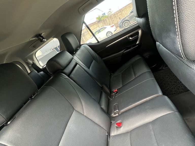 Toyota Hilux SW4 SRX 4x4 2.8 TDI 16V Dies. Aut.