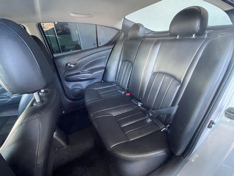 Nissan VERSA UNIQUE 1.6 16V FlexStart 4p Aut.
