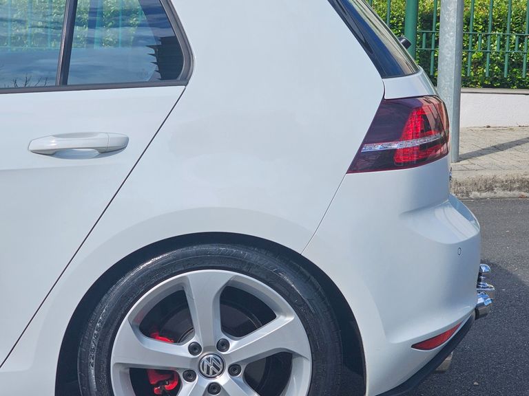 VolksWagen Golf GTi 2.0 TSI 220cv Aut.