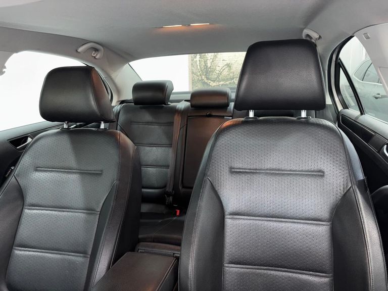 VolksWagen JETTA Comfortline 2.0 T.Flex 8V 4p Tipt.