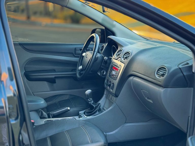 Ford Focus Sedan 1.6/1.6 Flex 8V/16V 4p Mec.
