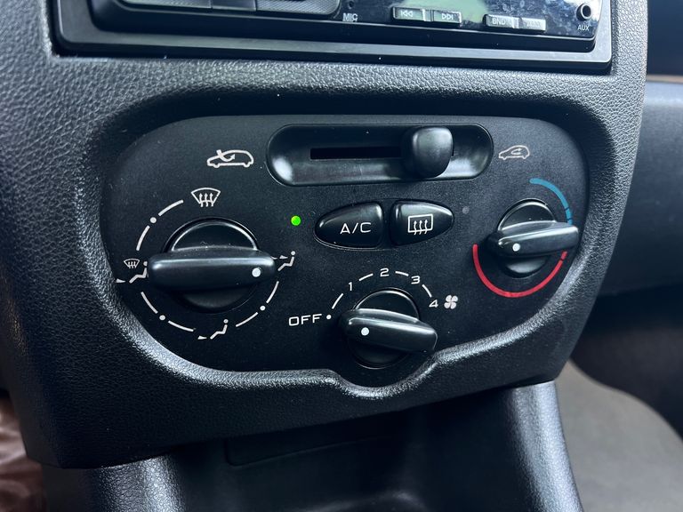 Peugeot 207 XR 1.4 Flex 8V 5p