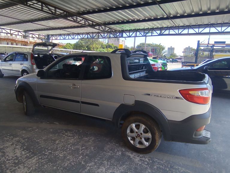 Fiat Strada Freedom 1.4 Flex 8V CD