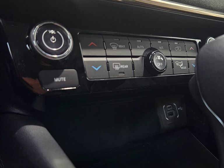 Jeep Commander Limited T270 1.3 TB Flex Aut.