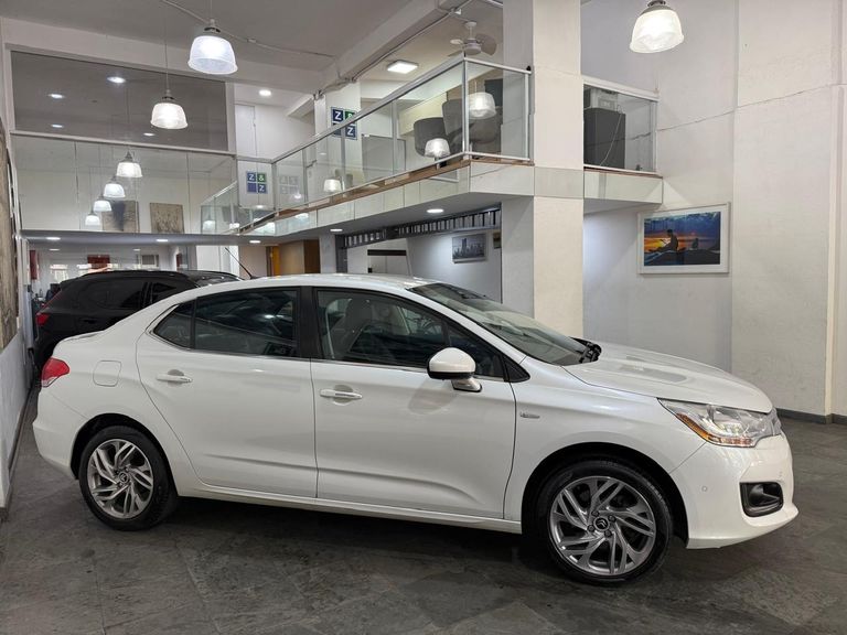 Citroën C4 LOUNGE Exclusive 1.6 Turbo 4p Aut.