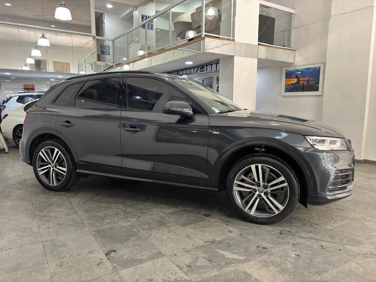 Audi Q5 S-Line 2.0 TFSI Quattro S-tronic