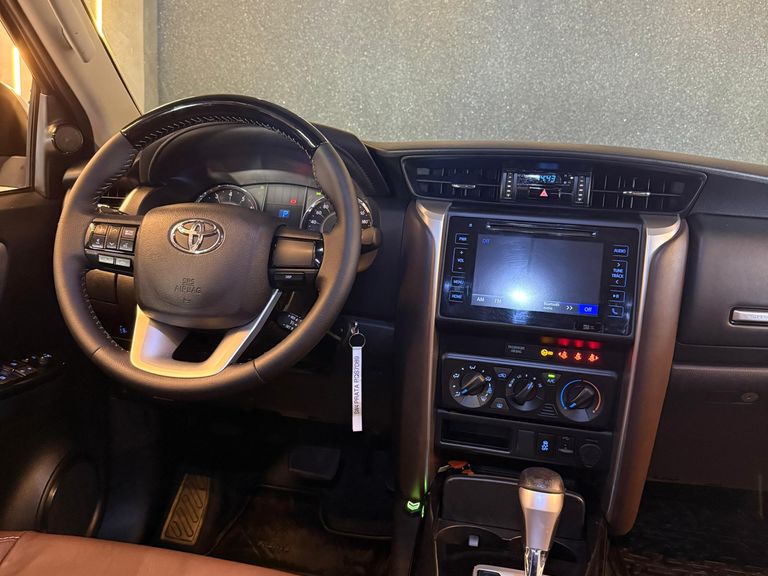 Toyota Hilux SW4 SR 4x2 2.7/ 2.7 Flex 16V Aut.