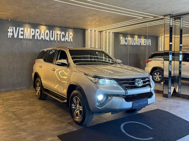 Toyota Hilux SW4 SR 4x2 2.7/ 2.7 Flex 16V Aut.