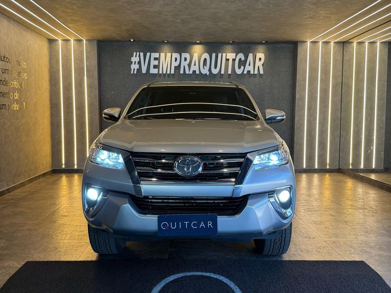 Toyota Hilux SW4 SR 4x2 2.7/ 2.7 Flex 16V Aut.