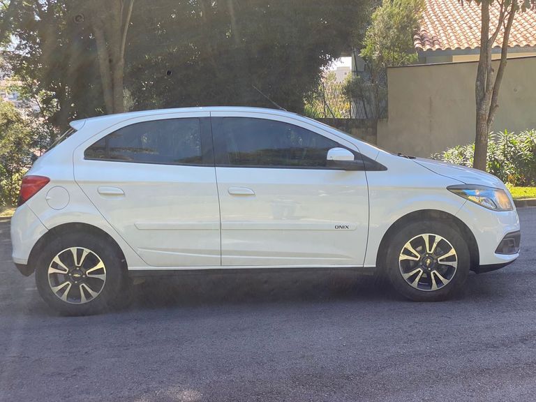 Chevrolet ONIX HATCH LTZ 1.4 8V FlexPower 5p Mec.