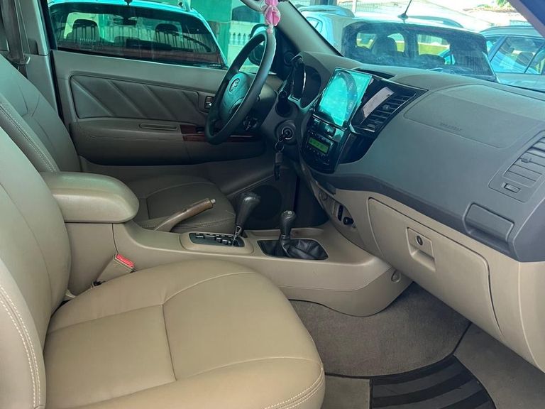 Toyota Hilux SW4 SRV D4-D 4x4 3.0 TDI Dies. Aut