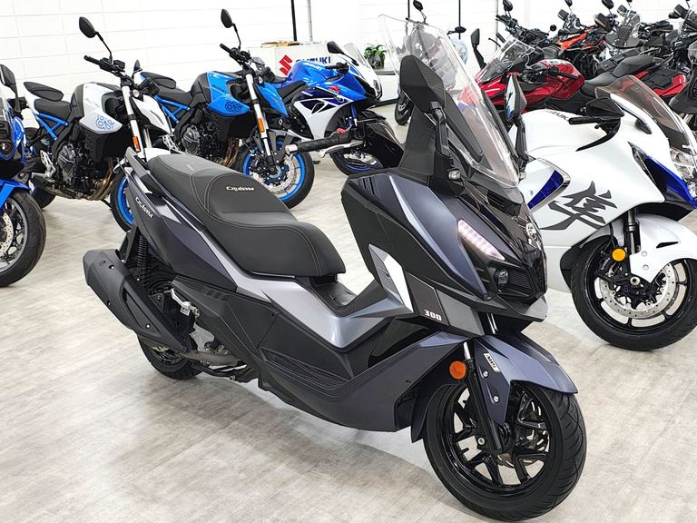 DAFRA CRUISYM 300 