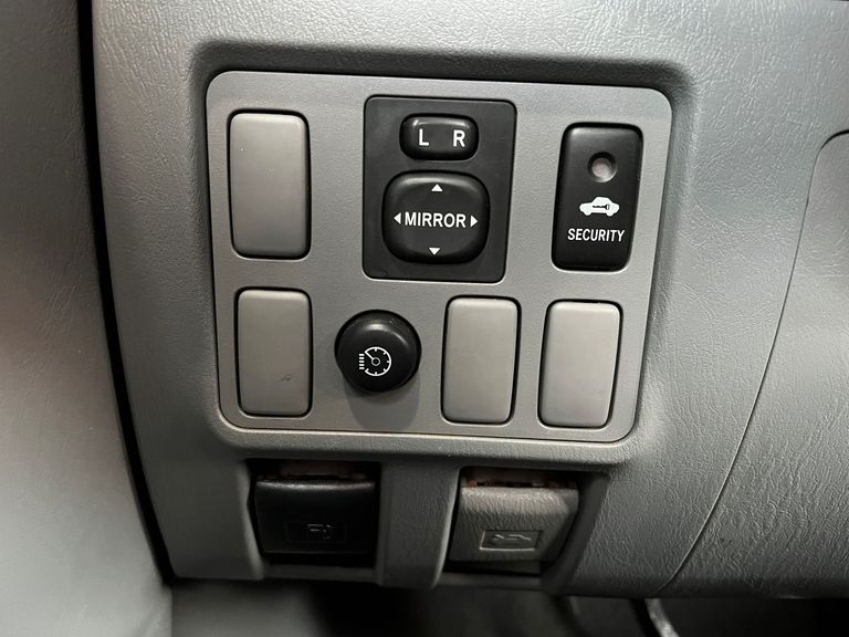 Toyota Hilux CD SRV D4-D 4x4 3.0 TDI Diesel Aut