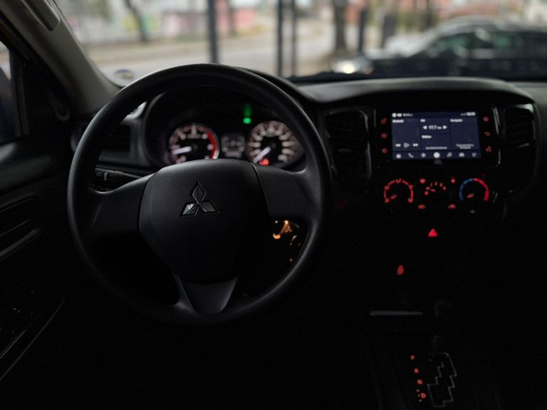 Mitsubishi L200 Triton Savana GLS 2.4 4x4 Die. Aut.