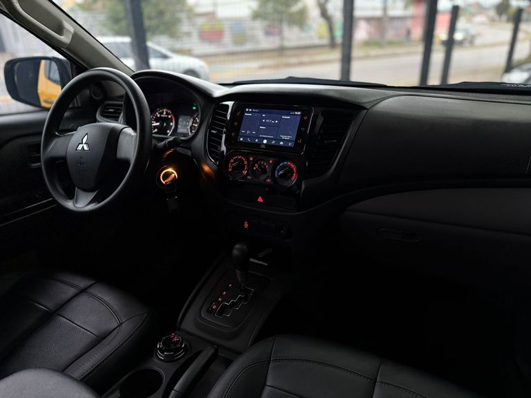 Mitsubishi L200 Triton Savana GLS 2.4 4x4 Die. Aut.