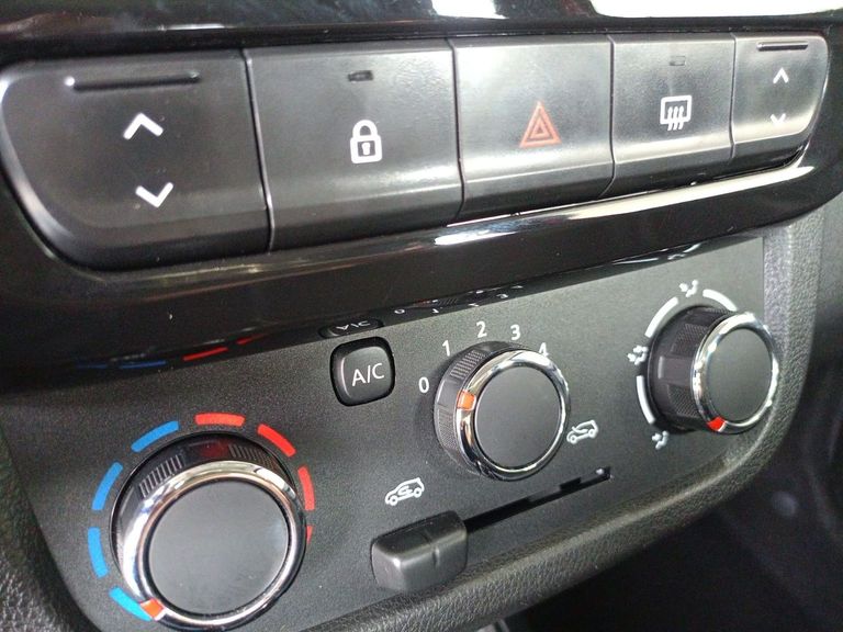Renault KWID Intense 1.0 Flex 12V 5p Mec.