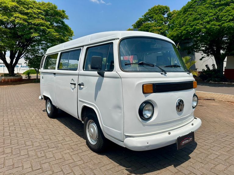 VolksWagen Kombi Standard/ Luxo/ Série Prata