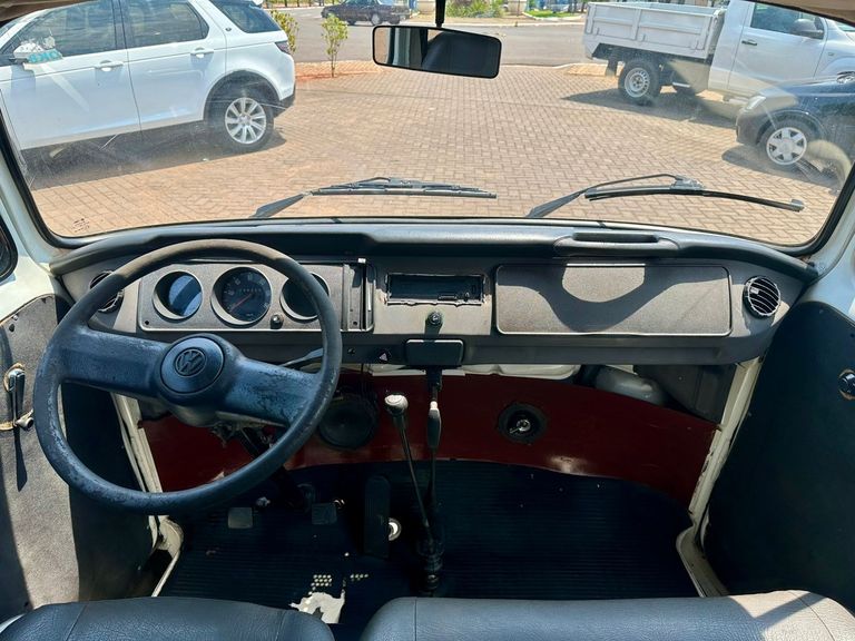 VolksWagen Kombi Standard/ Luxo/ Série Prata