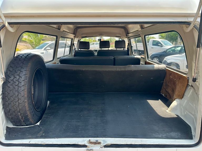 VolksWagen Kombi Standard/ Luxo/ Série Prata