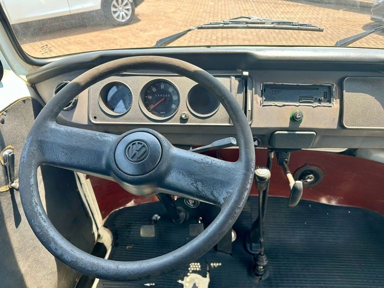 VolksWagen Kombi Standard/ Luxo/ Série Prata