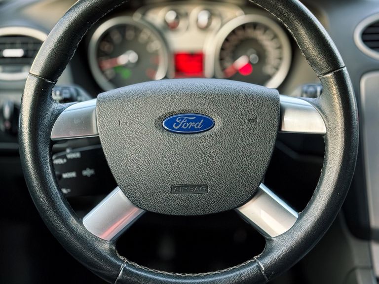 Ford Focus Sedan 2.0 16V/2.0 16V Flex 4p