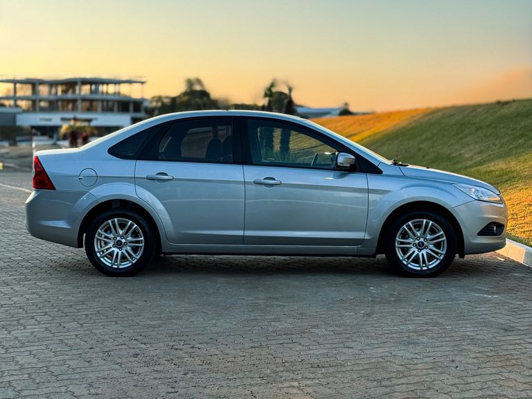 Ford Focus Sedan 2.0 16V/2.0 16V Flex 4p