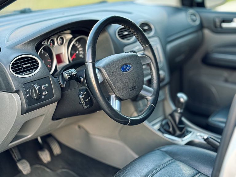 Ford Focus Sedan 2.0 16V/2.0 16V Flex 4p