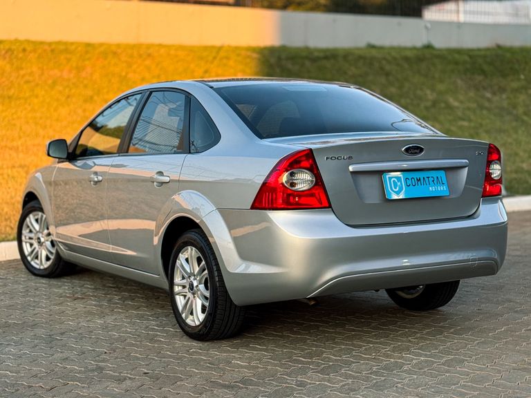 Ford Focus Sedan 2.0 16V/2.0 16V Flex 4p