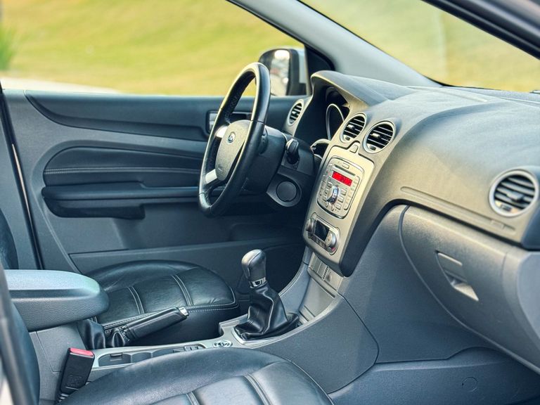 Ford Focus Sedan 2.0 16V/2.0 16V Flex 4p