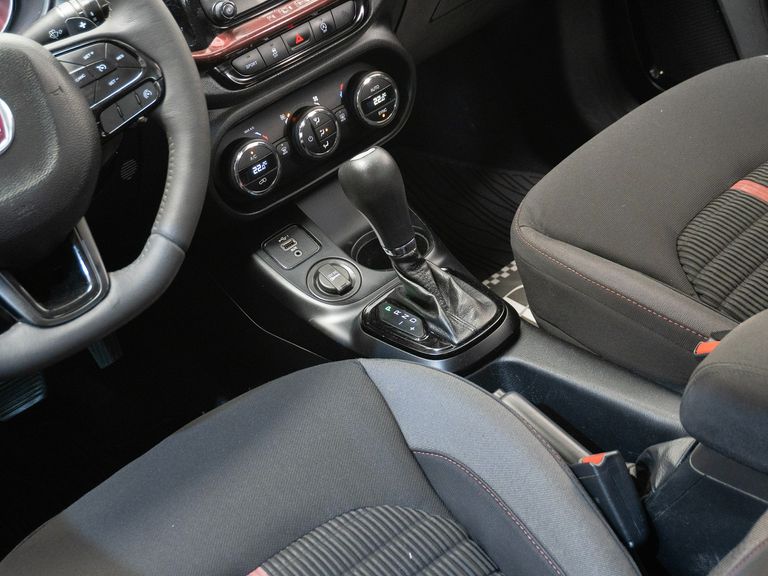 Fiat Toro Freedom 1.8 16V Flex Aut.