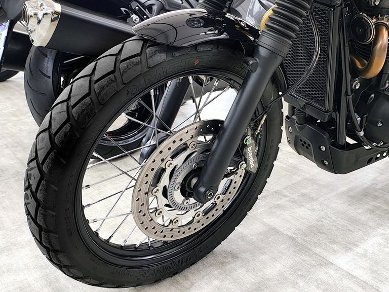 TRIUMPH SCRAMBLER 900cc