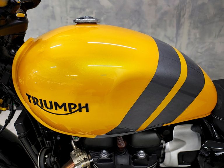 TRIUMPH SCRAMBLER 900cc