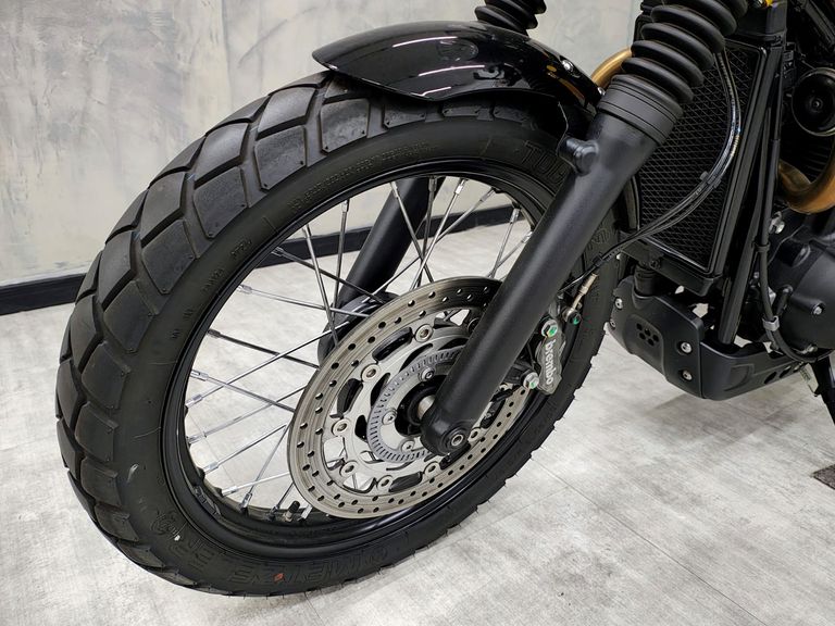 TRIUMPH SCRAMBLER 900cc