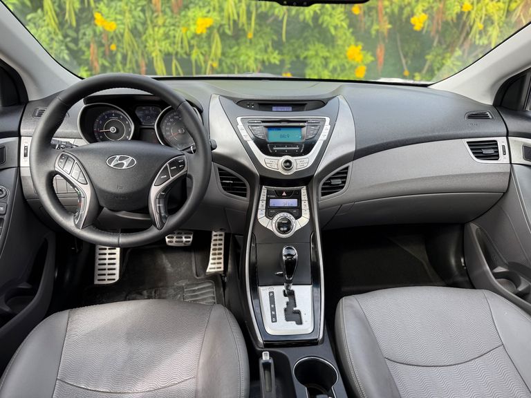 Hyundai Elantra GLS 1.8 16V Aut.