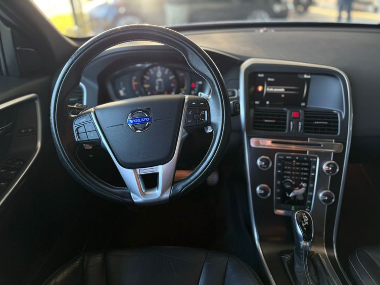 Volvo XC 60 T-5 R-DESIGN 2.0 FWD 5p