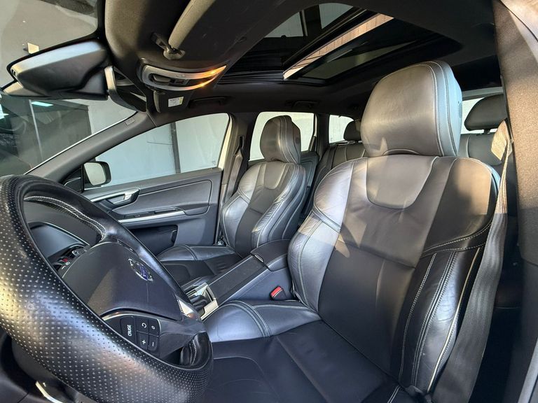 Volvo XC 60 T-5 R-DESIGN 2.0 FWD 5p