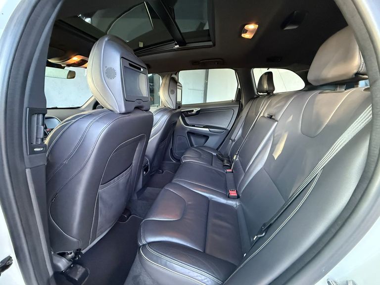 Volvo XC 60 T-5 R-DESIGN 2.0 FWD 5p
