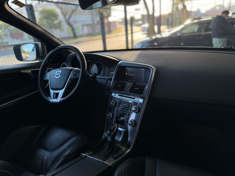 Volvo XC 60 T-5 R-DESIGN 2.0 FWD 5p
