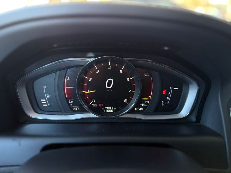 Volvo XC 60 T-5 R-DESIGN 2.0 FWD 5p