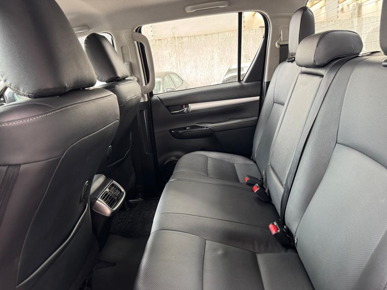 Toyota Hilux CD SRX Plus 4x4 2.8 TDI Die. Aut.