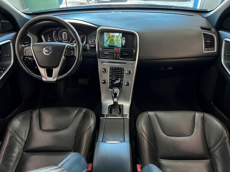 Volvo XC 60 D-5 MOMENTUM 2.4  AWD Diesel  5p