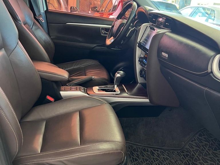 Toyota Hilux CD SRX 4x4 2.8 TDI 16V Diesel Aut.