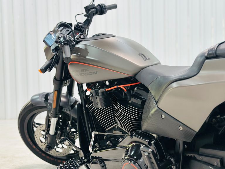 Harley SOFTAIL FXDR