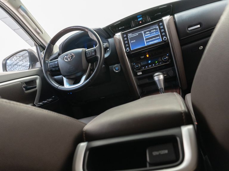 Toyota Hilux SW4 SRV 4x2 2.7 Flex 16V Aut.