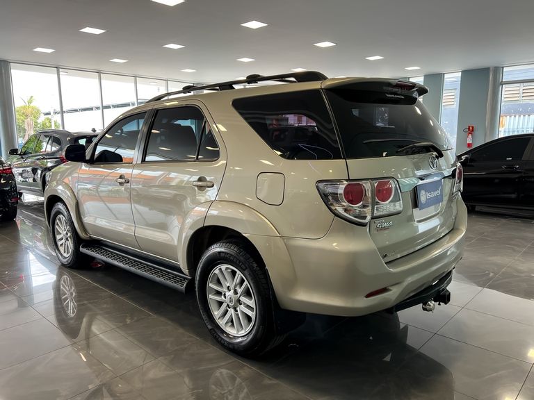 Toyota Hilux SW4 SRV D4-D 4x4 3.0 TDI Dies. Aut