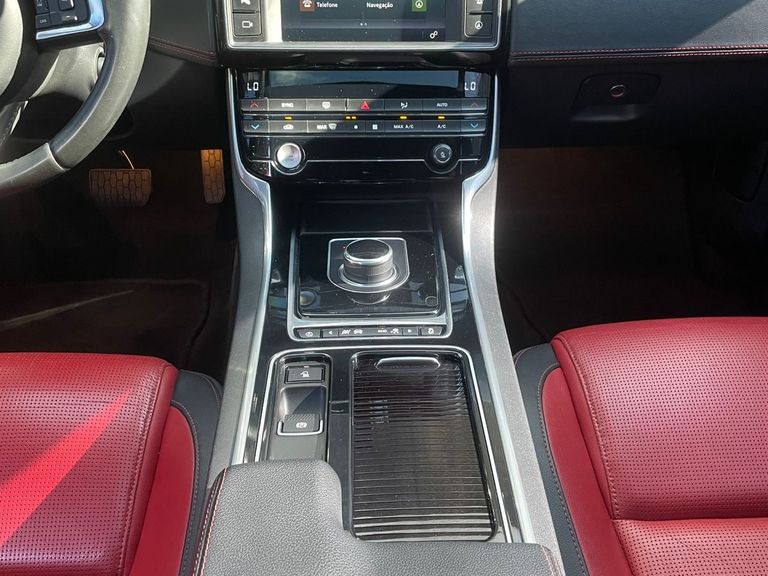 Jaguar XE 2.0 Turbocharged R-Sport Aut.