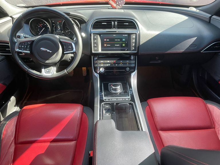 Jaguar XE 2.0 Turbocharged R-Sport Aut.