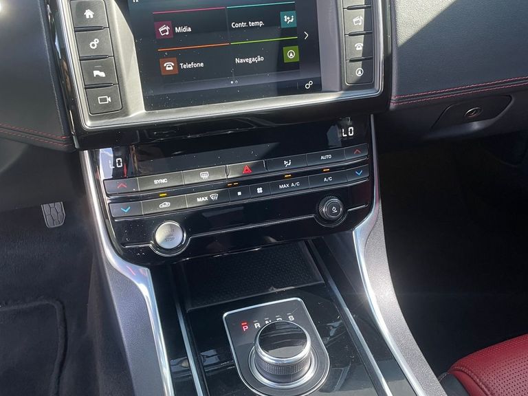 Jaguar XE 2.0 Turbocharged R-Sport Aut.