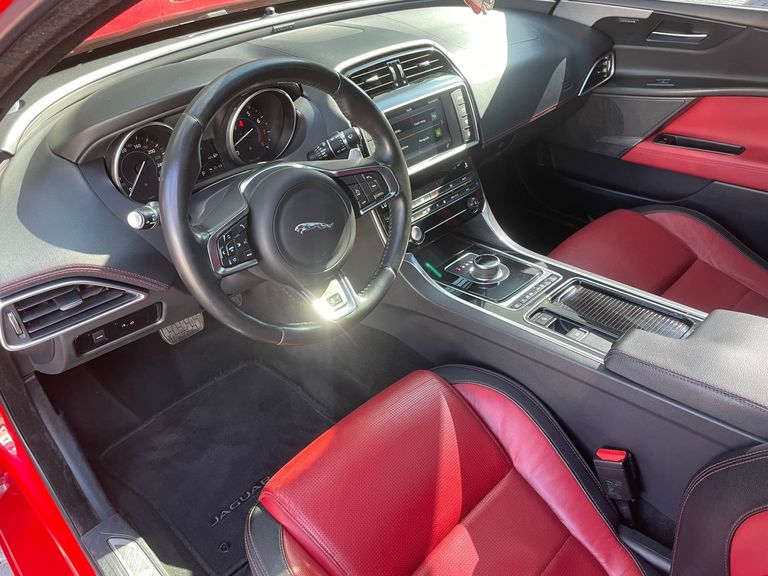 Jaguar XE 2.0 Turbocharged R-Sport Aut.
