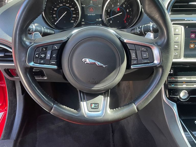 Jaguar XE 2.0 Turbocharged R-Sport Aut.